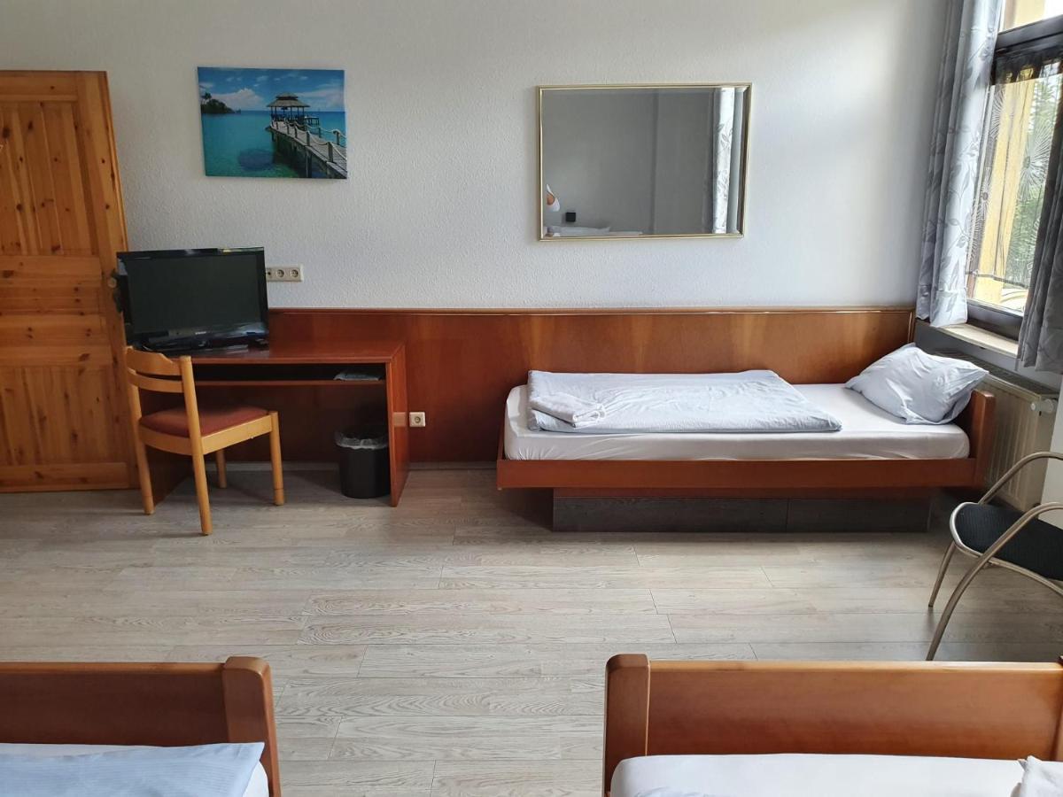 Stay2Night Hotel Дилинген Екстериор снимка