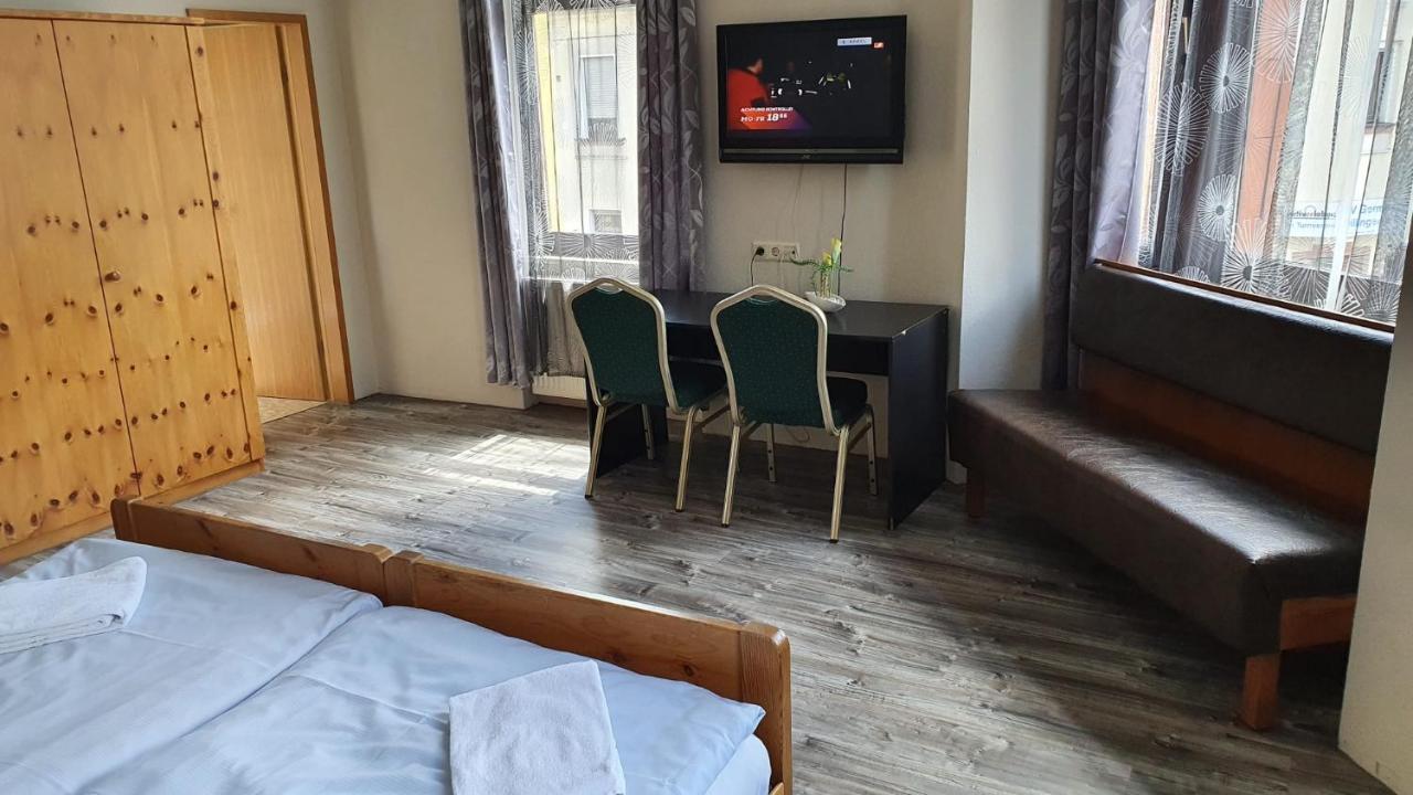 Stay2Night Hotel Дилинген Екстериор снимка