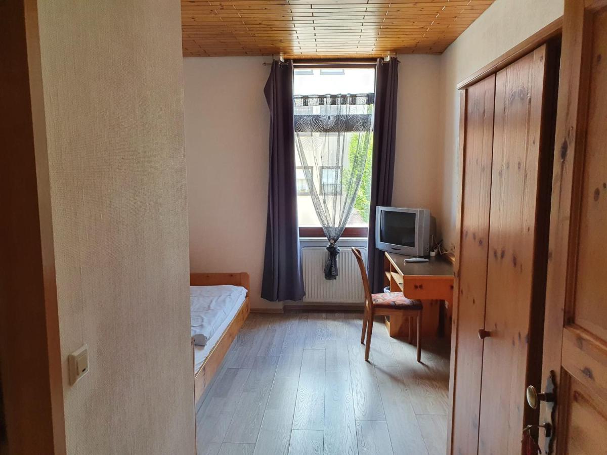 Stay2Night Hotel Дилинген Екстериор снимка